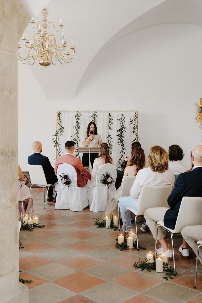 Trauung in der eleganten Säulenhalle von Schloss Weikersheim